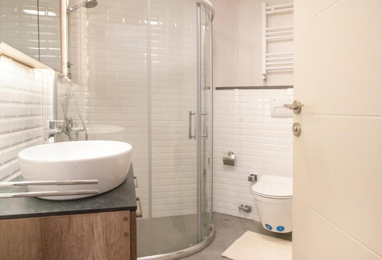Апартаменти Delightful Flat 500 M To Uskudar Ferry Station Стамбул Екстер'єр фото